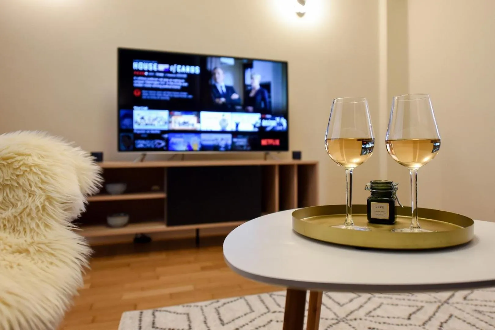 City Living At Its Best - Spacious 2 Bedroom Apartment On Calea Victoriei Bucharest