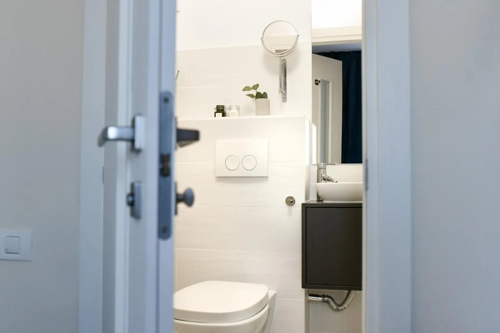 City Living At Its Best - Spacious 2 Bedroom Apartment On Calea Victoriei Bucharest 0*,