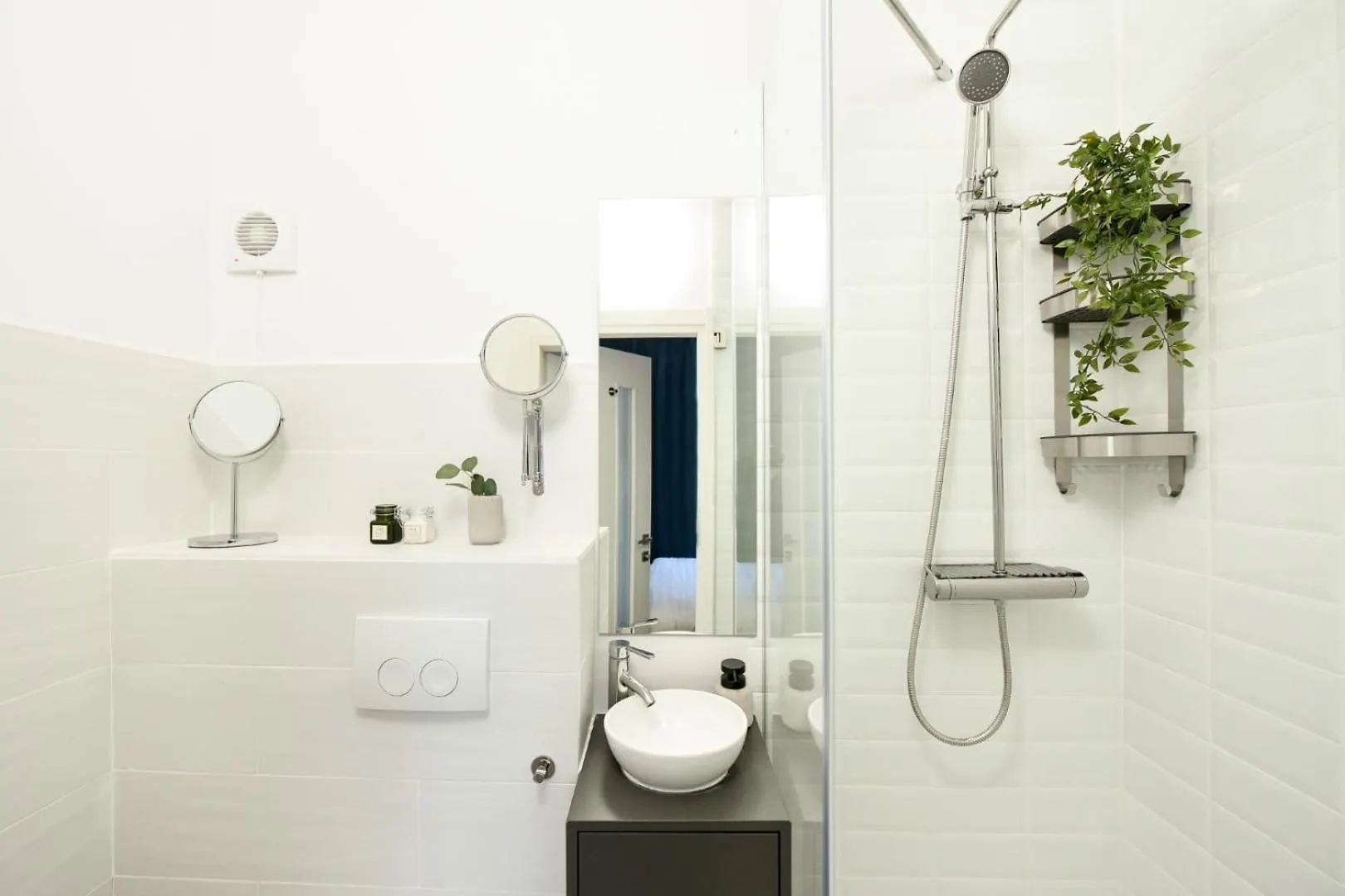 City Living At Its Best - Spacious 2 Bedroom Apartment On Calea Victoriei Bucharest 0*,