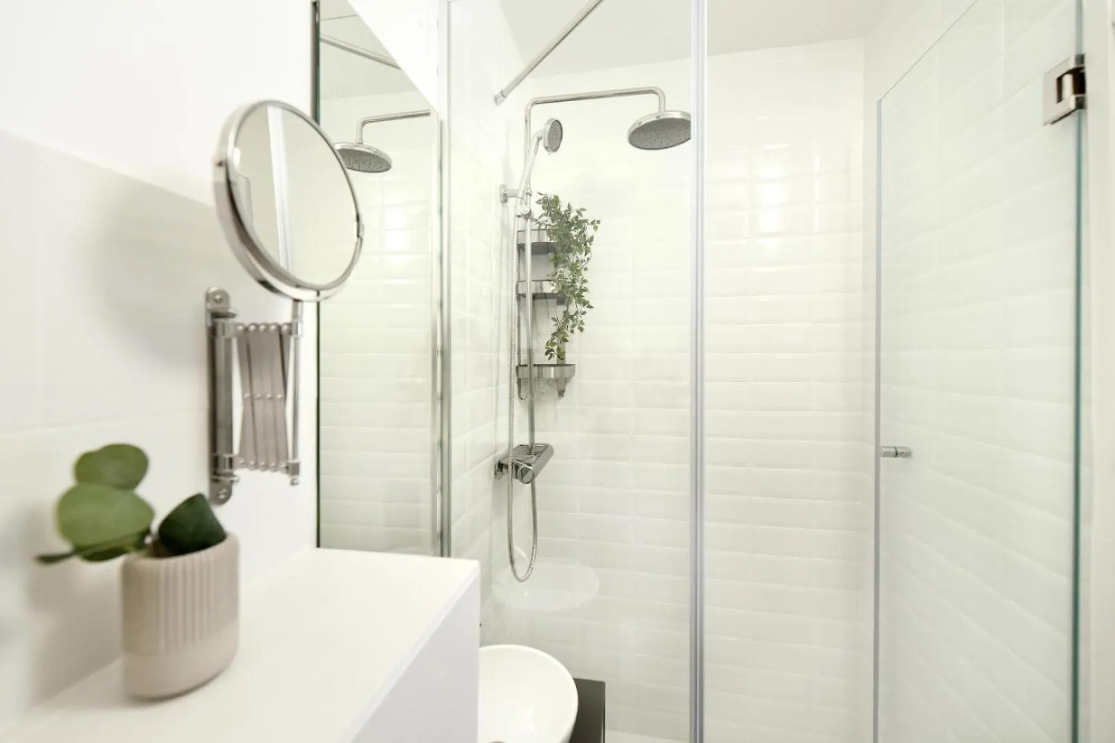 City Living At Its Best - Spacious 2 Bedroom Apartment On Calea Victoriei Bucharest Romania