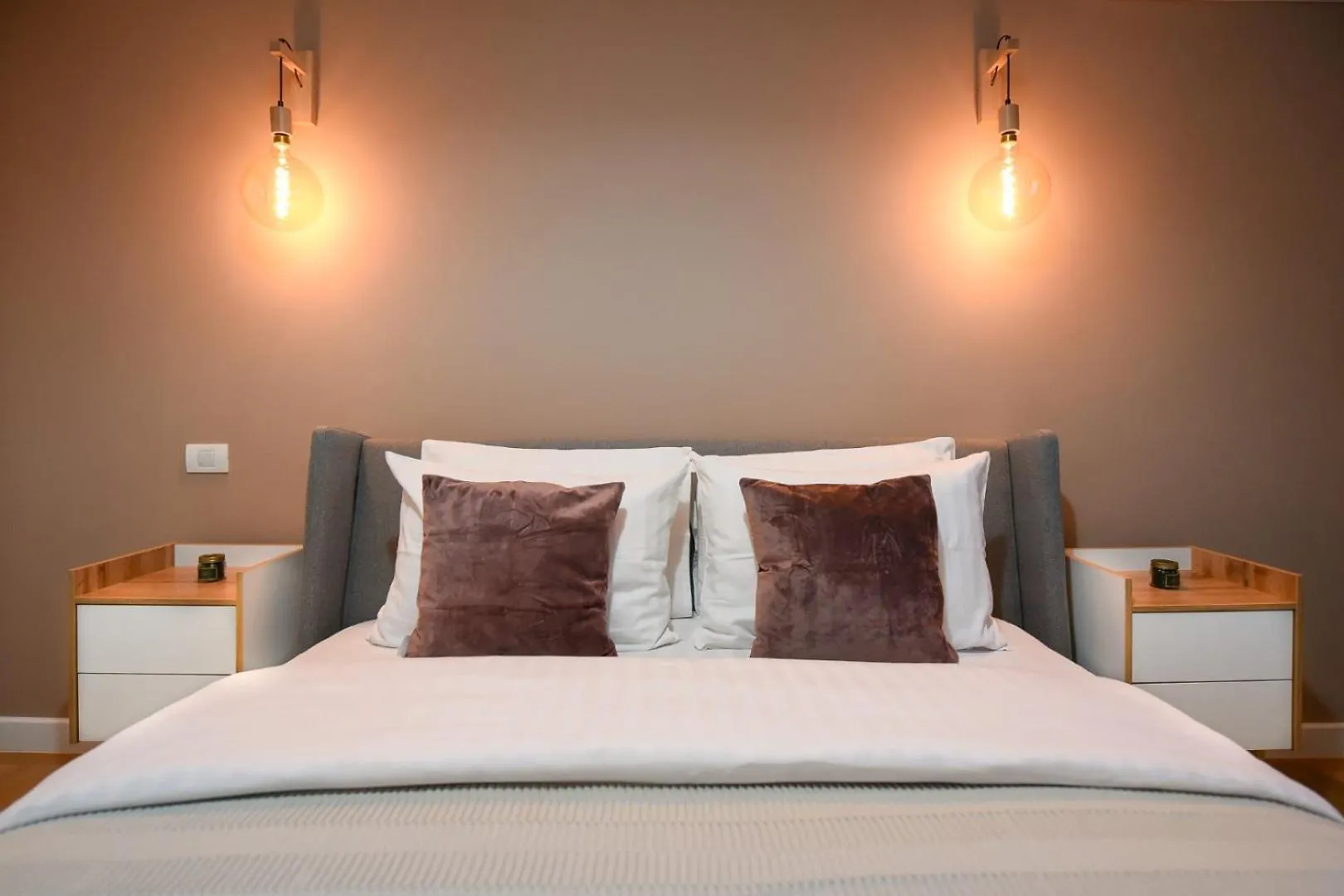 City Living At Its Best - Spacious 2 Bedroom Apartment On Calea Victoriei Bucharest
