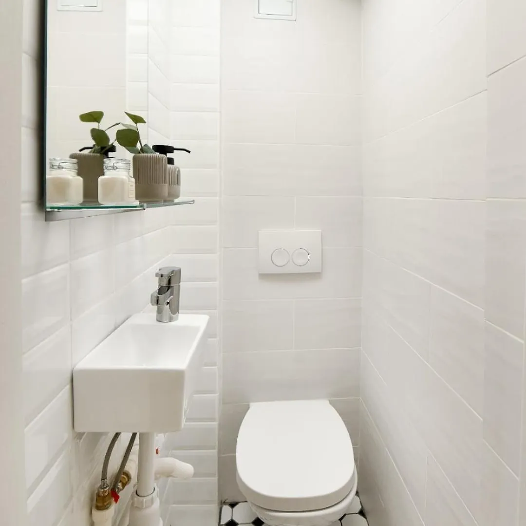 City Living At Its Best - Spacious 2 Bedroom Apartment On Calea Victoriei Bucharest 0*,  Romania