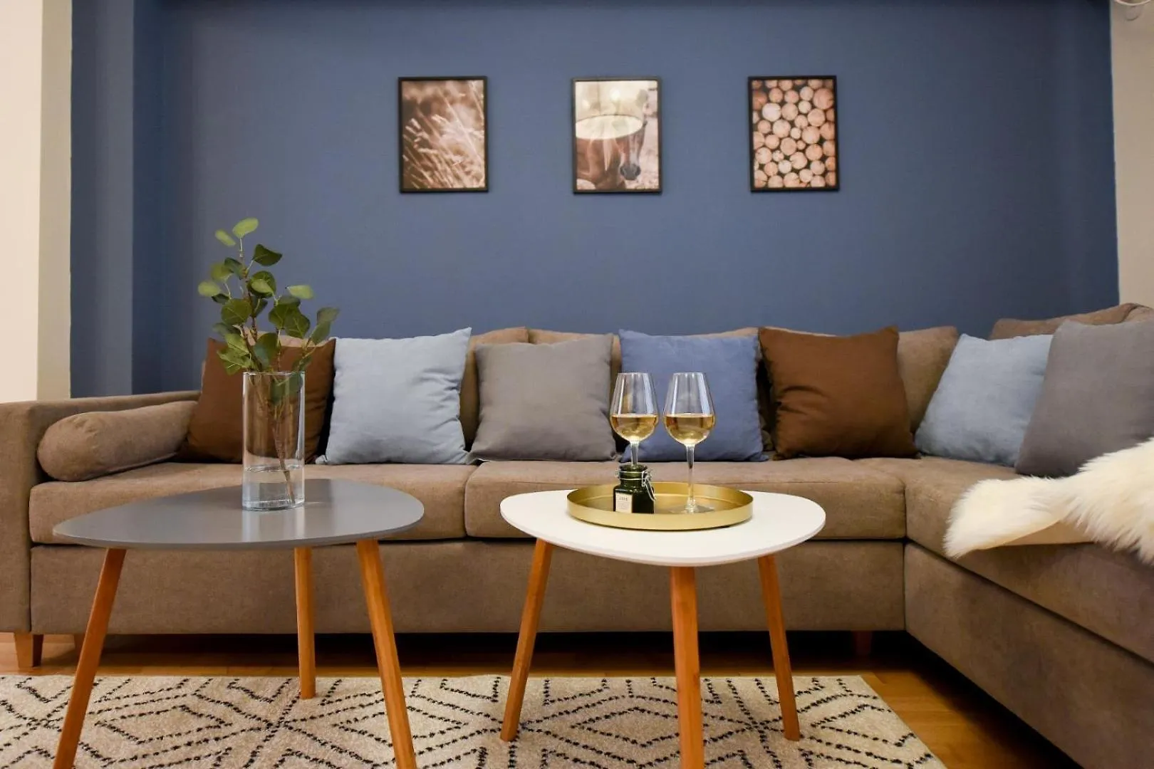 City Living At Its Best - Spacious 2 Bedroom Apartment On Calea Victoriei Bucharest