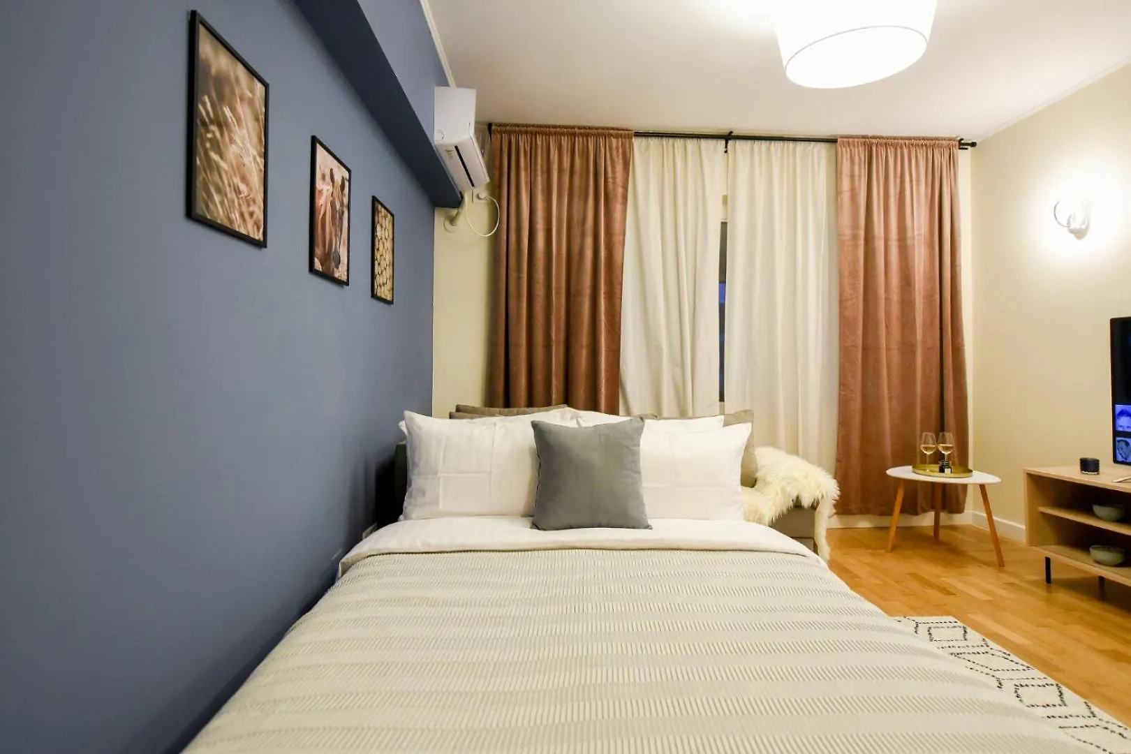 City Living At Its Best - Spacious 2 Bedroom Apartment On Calea Victoriei Bucharest