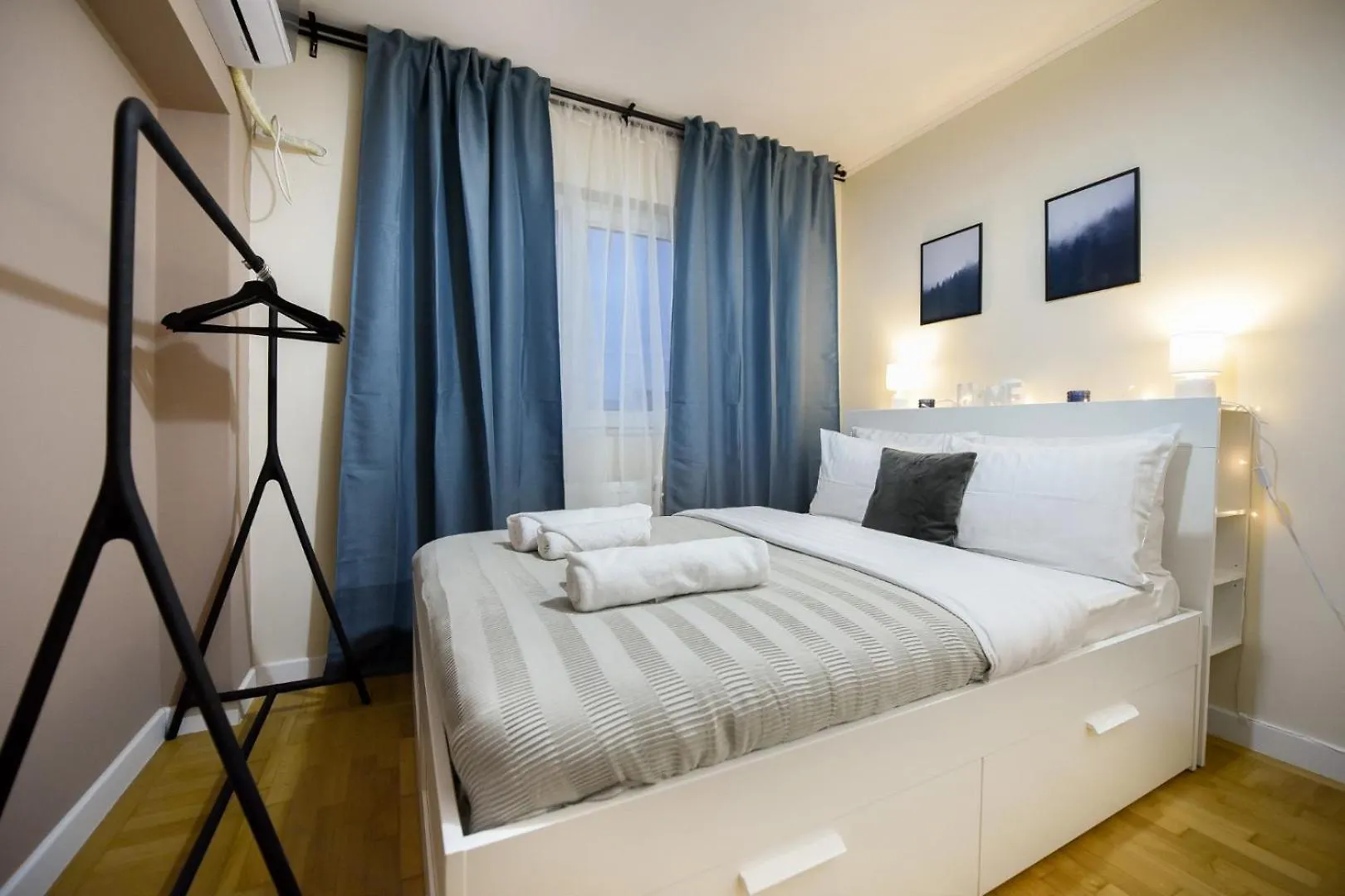 City Living At Its Best - Spacious 2 Bedroom Apartment On Calea Victoriei Bucureşti