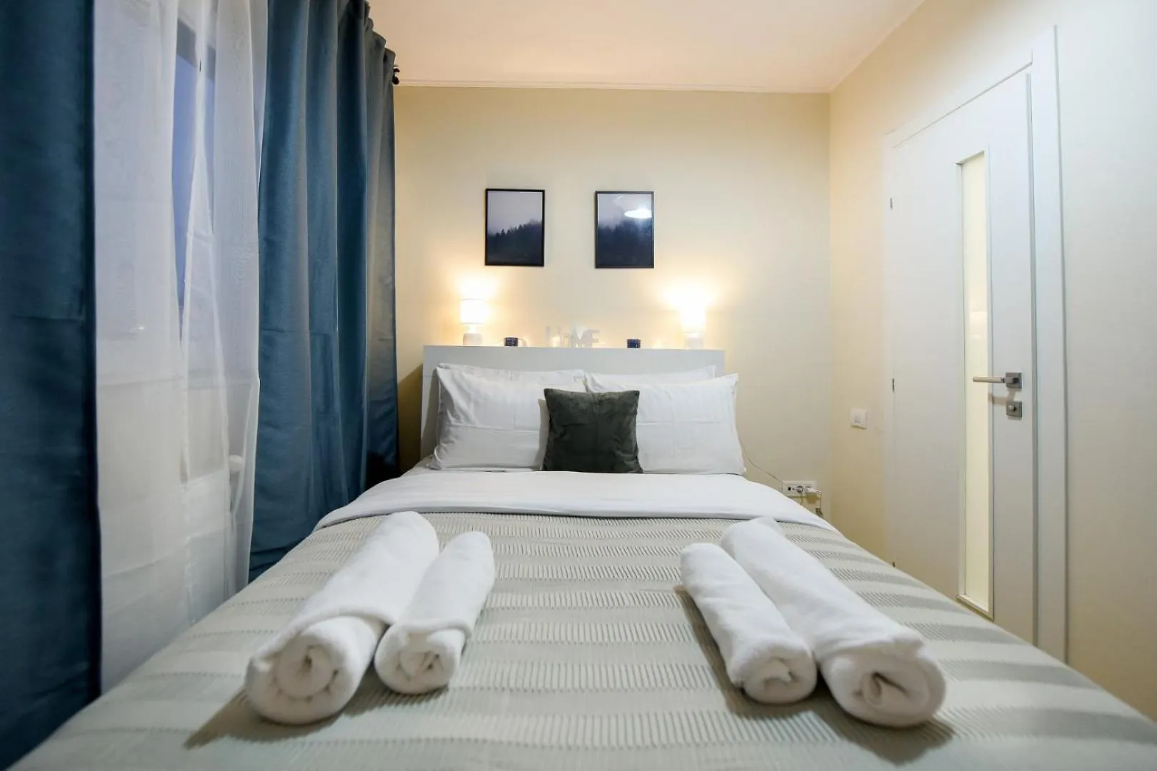 City Living At Its Best - Spacious 2 Bedroom Apartment On Calea Victoriei Bucureşti 0*,  România