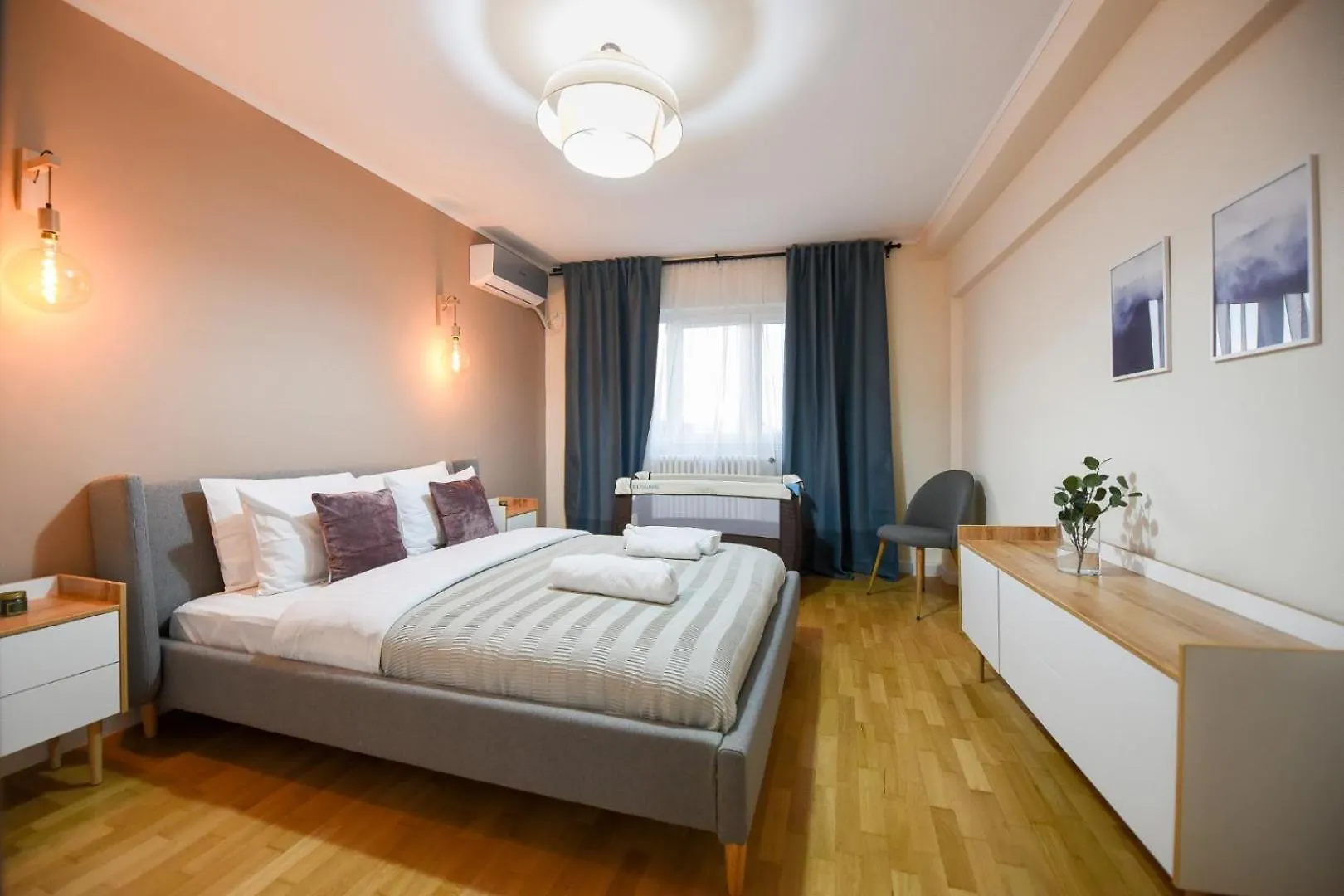 City Living At Its Best - Spacious 2 Bedroom Apartment On Calea Victoriei Bucureşti