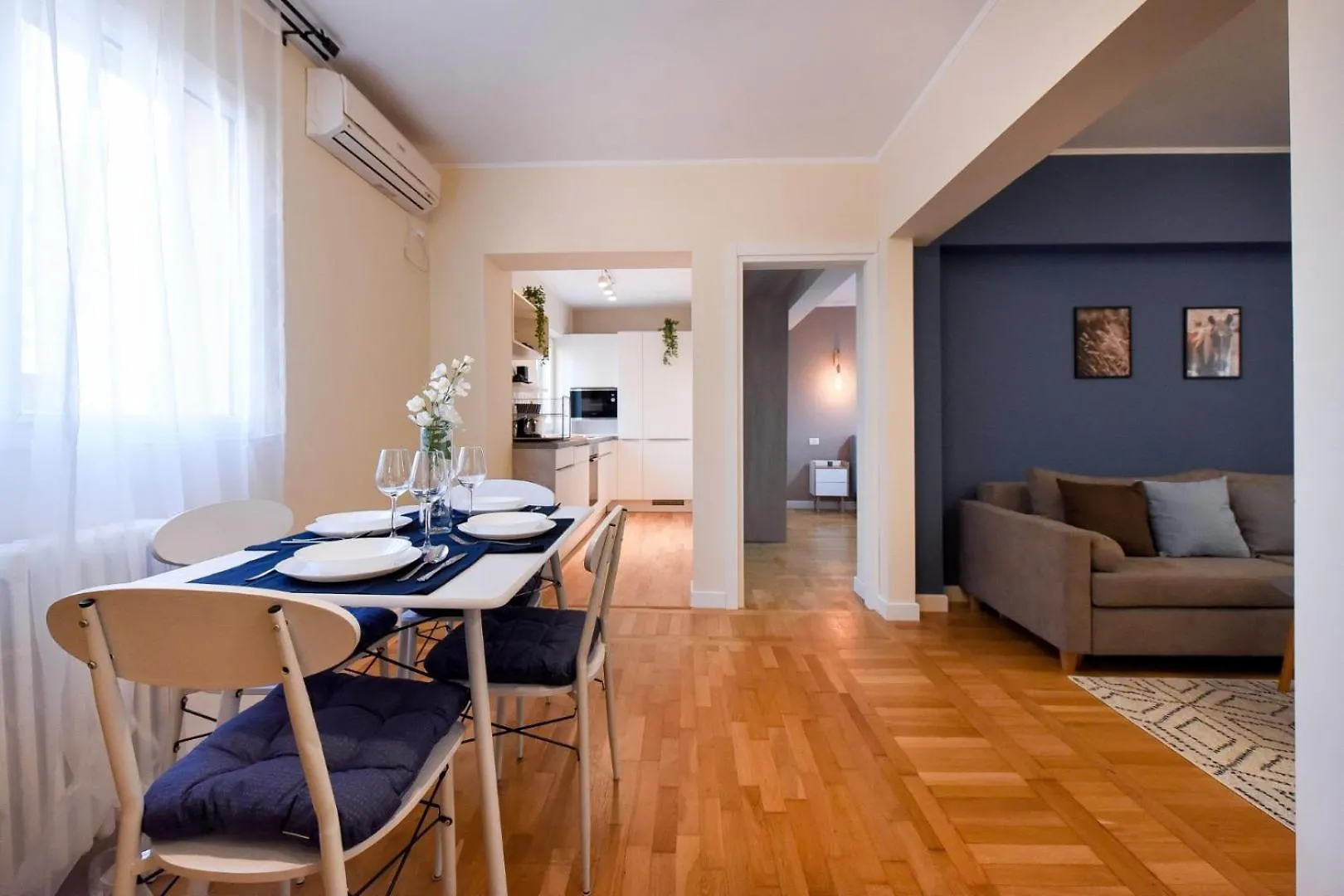 City Living At Its Best - Spacious 2 Bedroom Apartment On Calea Victoriei Bucureşti