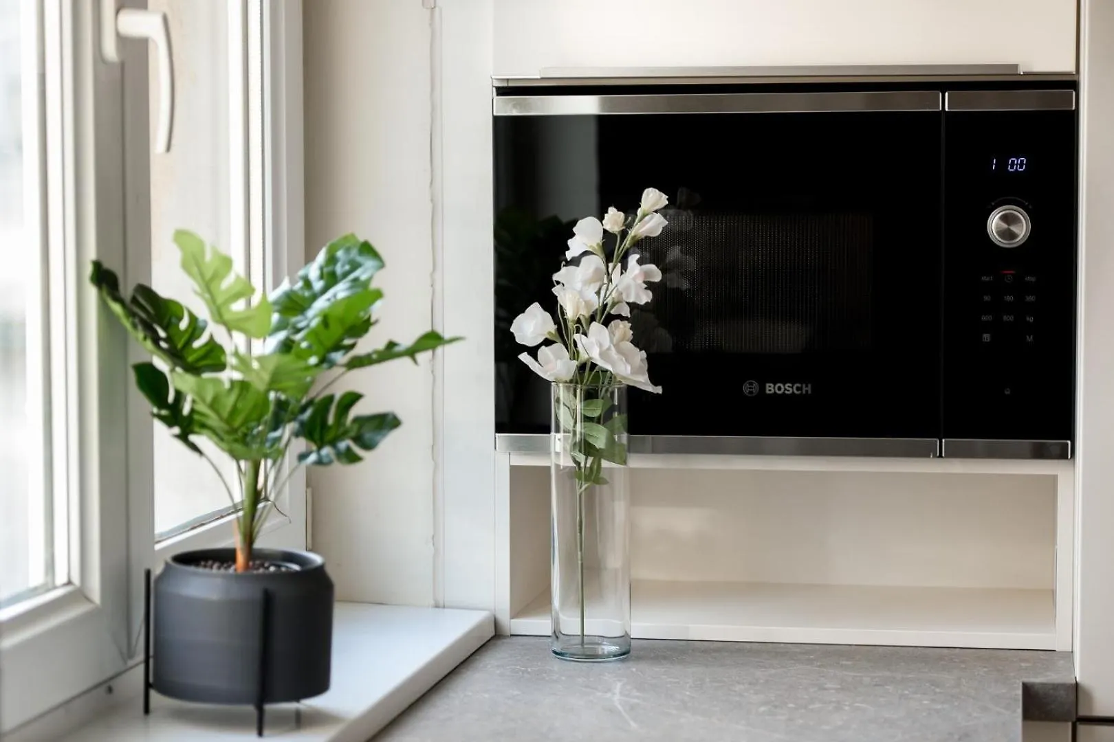 City Living At Its Best - Spacious 2 Bedroom Apartment On Calea Victoriei Bucureşti România